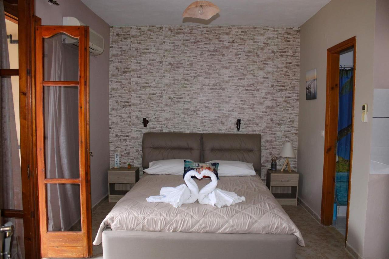 Marinos Studios At Lourdata Village ภายนอก รูปภาพ