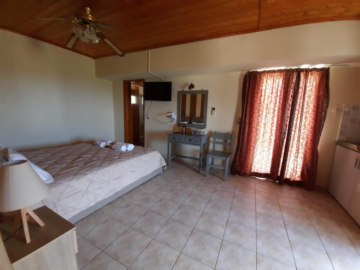 Marinos Studios At Lourdata Village ภายนอก รูปภาพ