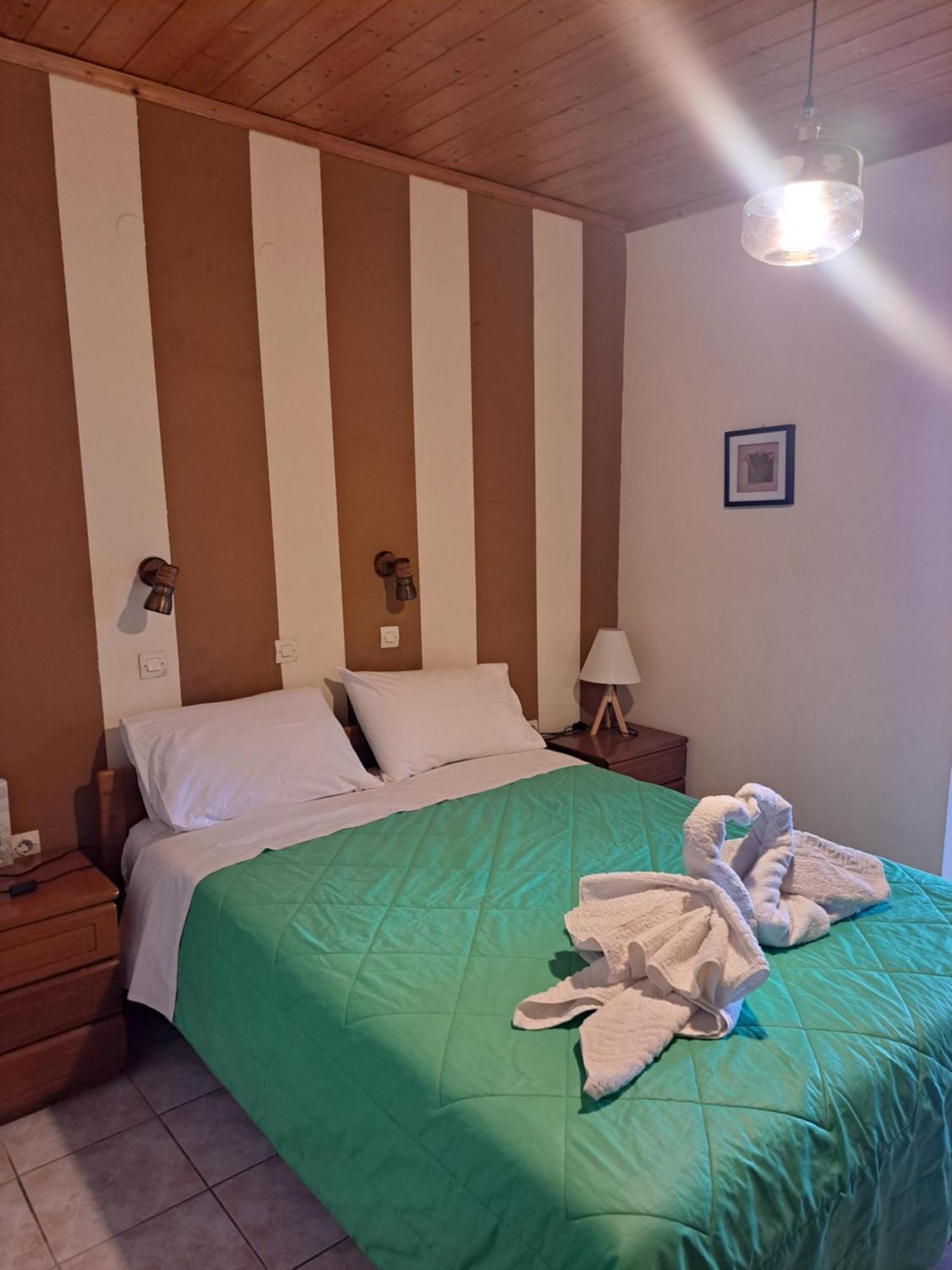 Marinos Studios At Lourdata Village ภายนอก รูปภาพ