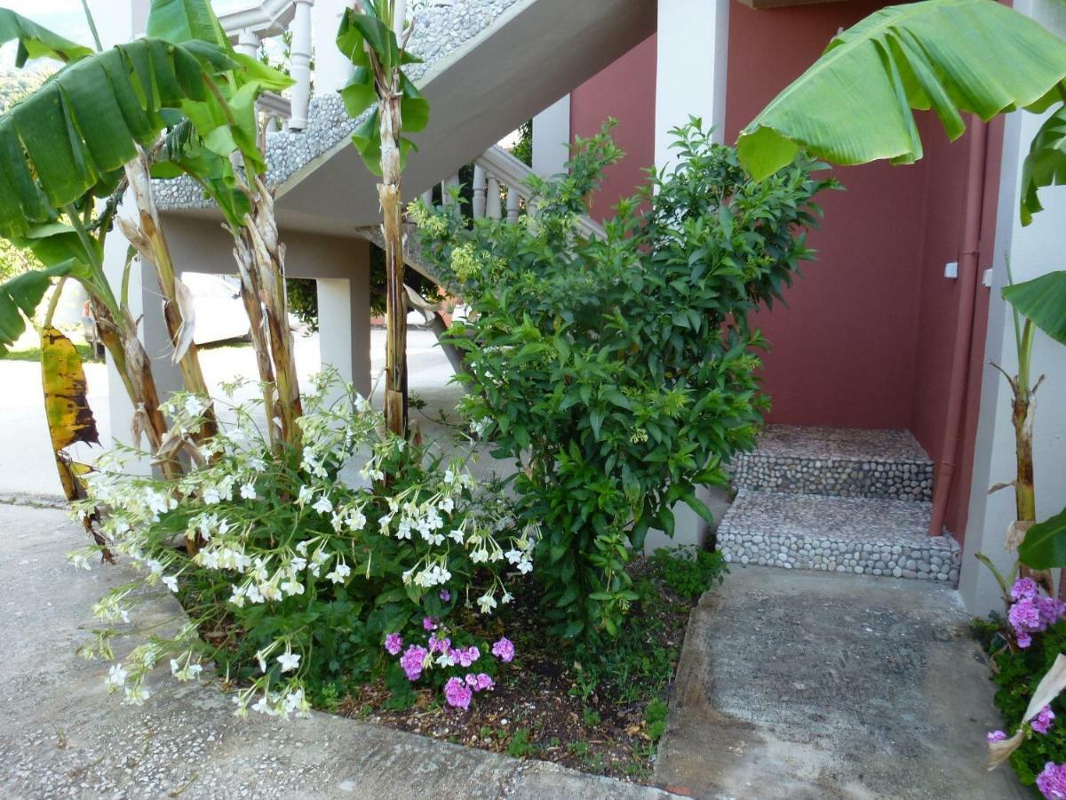 Marinos Studios At Lourdata Village ภายนอก รูปภาพ